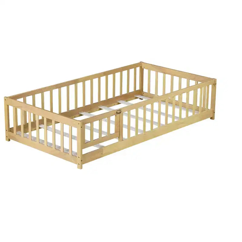 Lit au sol double Bellemave avec clôture et porte, cadre de lit Montessori bas pour enfants, bois d'hévéa massif, barrières de sécurité, assemblage facile