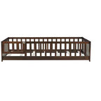 Lit au sol double Bellemave avec clôture et porte, cadre de lit Montessori bas pour enfants, bois d'hévéa massif, barrières de sécurité, assemblage facile