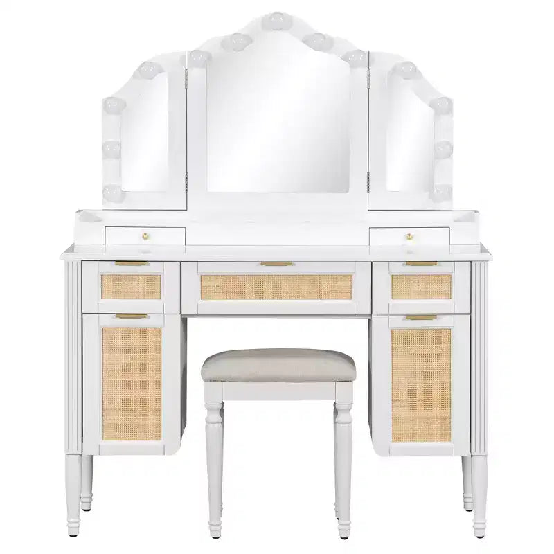 Okak Coiffeuse avec Miroir Triple et 3 Modes d'Éclairage, Station de Recharge, Tabouret Rembourré, Table de Maquillage pour Chambre, Blanc
