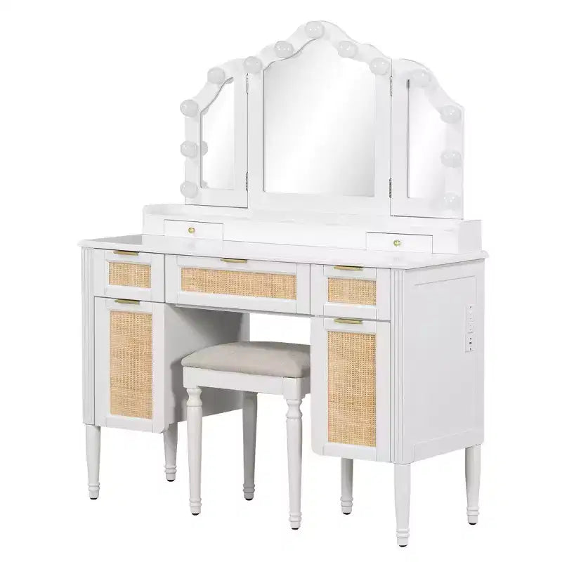 Okak Coiffeuse avec Miroir Triple et 3 Modes d'Éclairage, Station de Recharge, Tabouret Rembourré, Table de Maquillage pour Chambre, Blanc