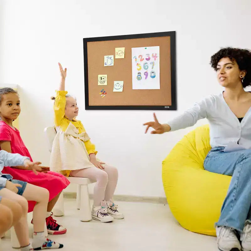 Tableau d'affichage en liège 90x60 cm, cadre avec punaises inclus pour la maison, le bureau, l'école