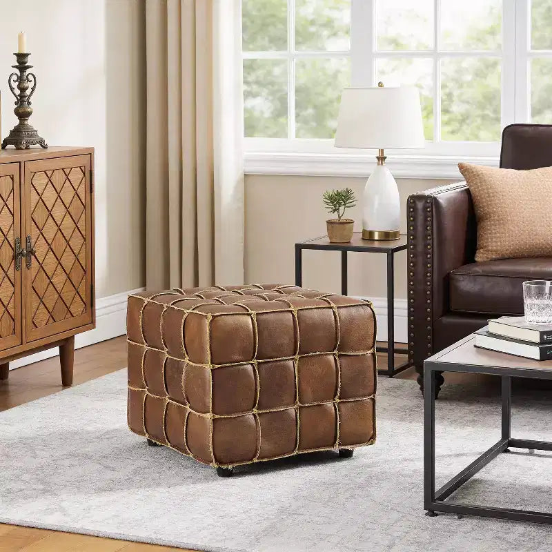 Ottoman en cuir cubique avec motif patchwork quadrillé