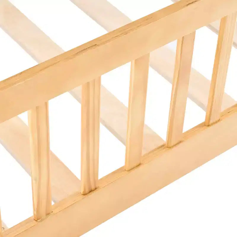 Lit simple en bois massif MAYEERTY pour enfants avec rangement, tête de lit cabane et barrières de sécurité