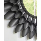 Miroir mural décoratif Ashley Ryenmour à cadre contemporain style pétale, de la collection Signature Design
