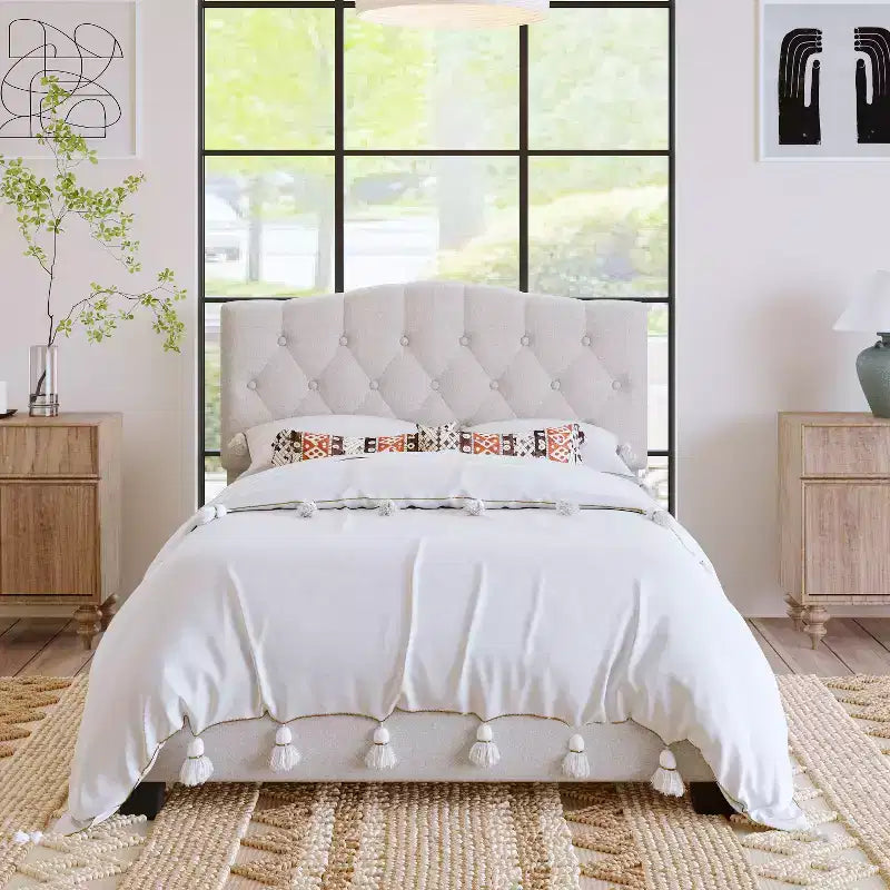 Lit plateforme rembourré pleine/grand lit/très grand lit avec tête de lit incurvée en forme de selle réglable et capitonnage en losange, cadre de lit en bois pour chambre à coucher
