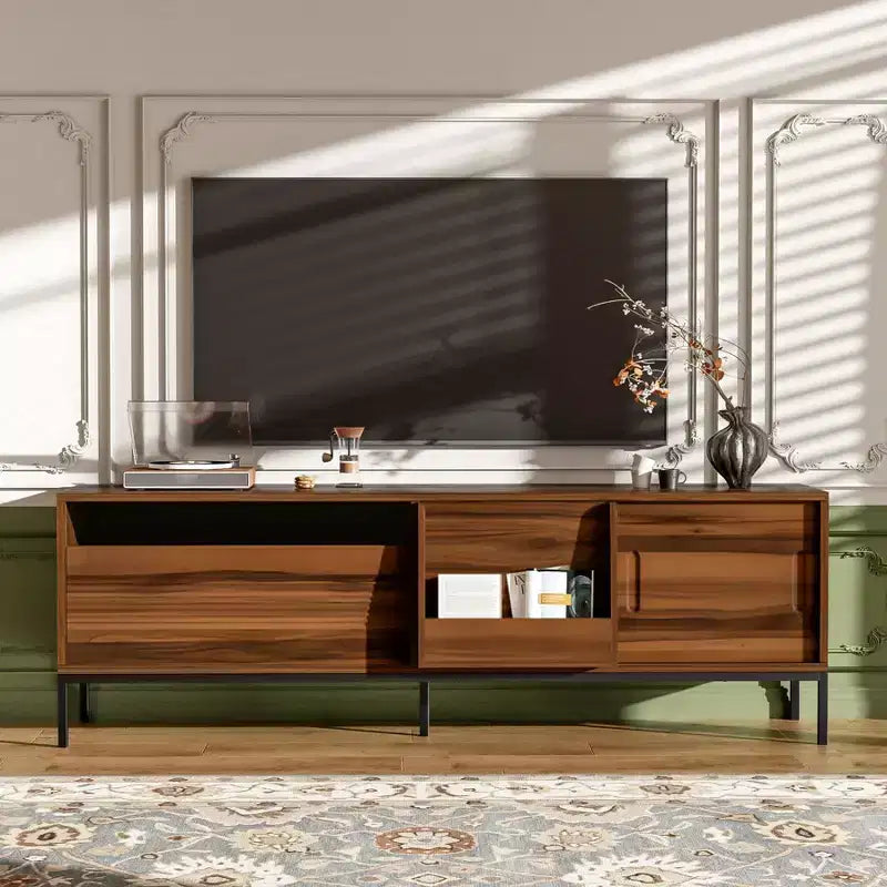 Meuble TV moderne pour téléviseurs jusqu'à 75 pouces, meuble de divertissement en bois de 180 cm avec rangement et porte coulissante, table console multimédia pour salon et chambre
