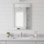 Miroir de salle de bain HomeRoots 38 avec cadre en aluminium argenté