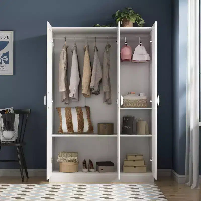 Armoire 3 portes blanche Famapy : Poignées en céramique florales + Espaces penderie et rangement. Dressing spacieux pour chambres.