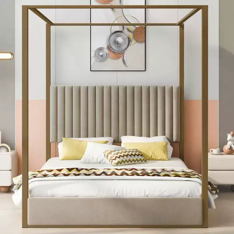 Lit plateforme à baldaquin tapissé grand lit/très grand lit avec tête de lit et cadre en métal - ModernLuxe