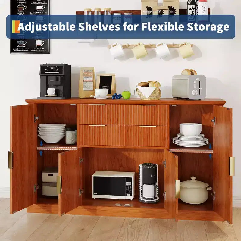 Buffet bahut de 58 po style ferme moderne avec poignées dorées, 4 portes, 2 tiroirs, étagère réglable – Bar à café, salle à manger design cannelé