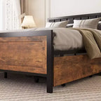 Cadre de lit Dyonery Queen Size, cadre de lit plateforme en métal avec tête de lit en bois à rivets, 15 lattes de soutien robustes en fer, grand espace de rangement sous le lit.