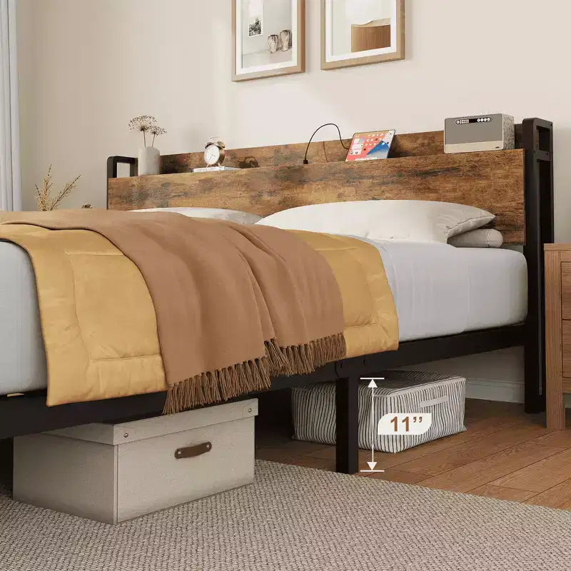 Cadre de lit King Size avec tête de lit de rangement, plateforme de lit King industrielle, pas besoin de sommier tapissier, assemblage facile, support de matelas - Marron rustique