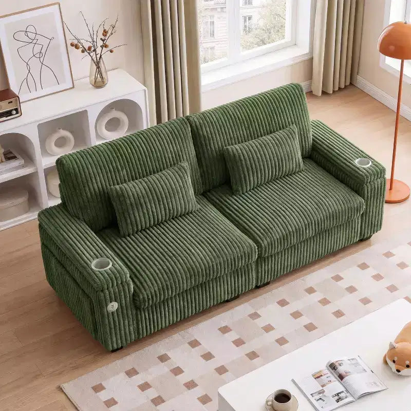 Canapé de rangement Dyonery 91 pouces pour deux personnes – Un canapé douillet et moelleux en velours côtelé pour deux, doté de ports de chargement USB et de porte-gobelets.