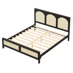Lit plateforme en bois Polibi avec tête de lit en rotin arquée