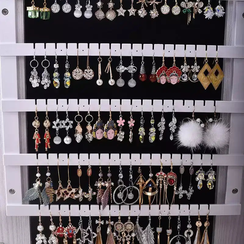 Karl Home Le film PVC de toute la surface, accroche le mur, la porte avec une serrure, une armoire à bijoux, un miroir, une armoire blanche
