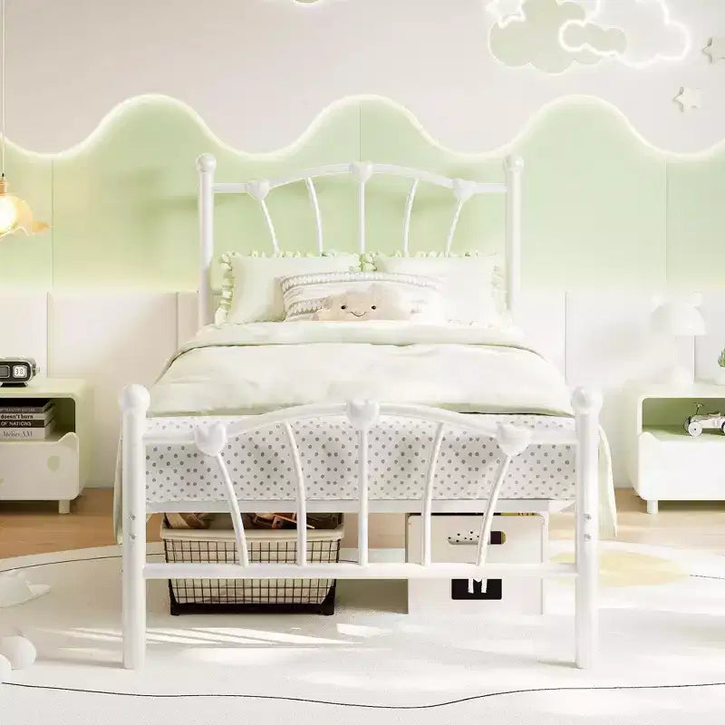 Cadre de lit en métal en forme de cœur avec tête de lit et pied de lit, design plateforme avec support à lattes solide et espace de rangement sous le lit pour chambre à coucher