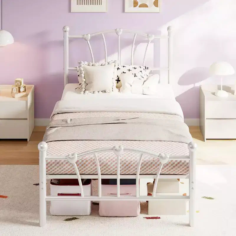 Cadre de lit en métal en forme de cœur avec tête de lit et pied de lit, design plateforme avec support à lattes solide et espace de rangement sous le lit pour chambre à coucher