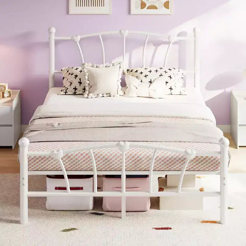Cadre de Lit en Métal avec Tête de Lit en Forme de Cœur Charmant, Plateforme Robuste, Rangement Sous le Lit, Pas Besoin de Sommier, Parfait pour Chambre d'Enfant et de Fille