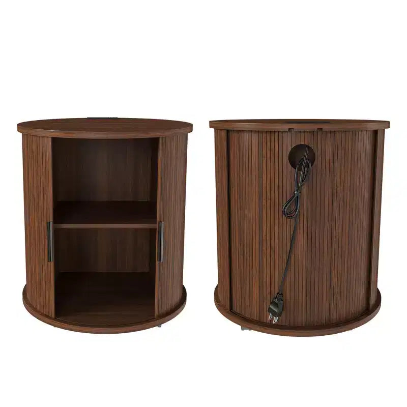 Table de chevet moderne du milieu du siècle avec station de charge, porte coulissante, finition noyer ronde/cylindrique (W2700P385517)