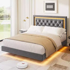 Lit King Size flottant avec lumières LED. Lit plateforme rembourré avec tête de lit capitonnée. Lattes en bois. Sommier tapissier non requis. Sans bruit.