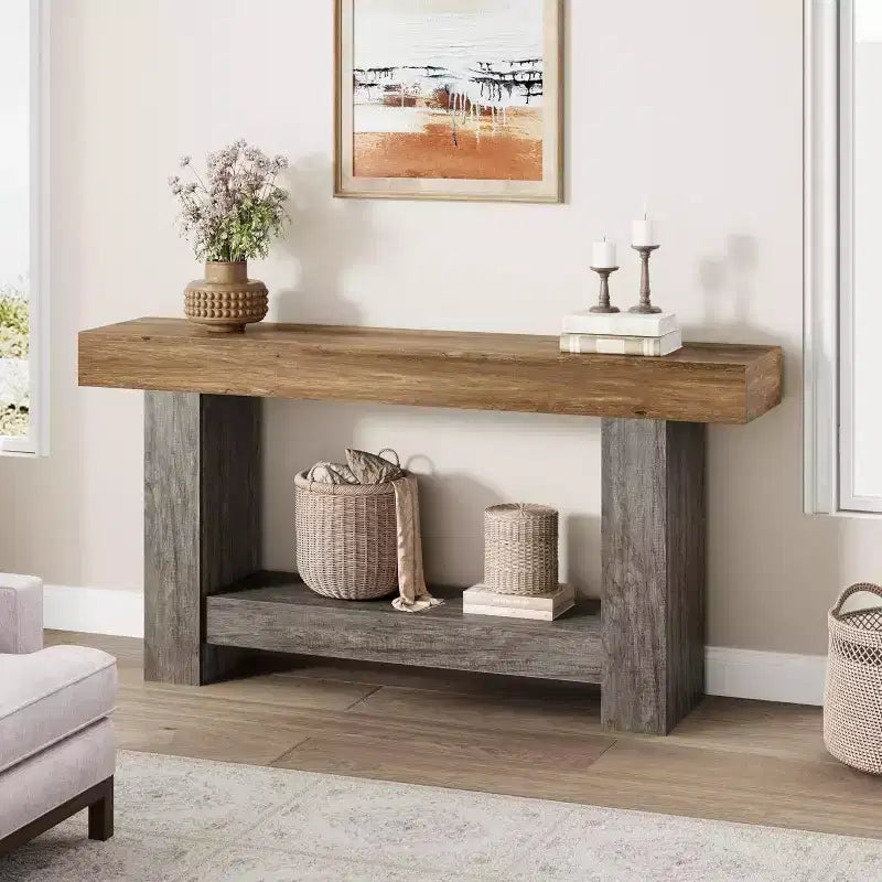 Console de chemin de ferme de 63 po, table de canapé rustique à 2 niveaux brun et gris derrière le canapé avec rangement ouvert pour l'entrée, le salon et le couloir