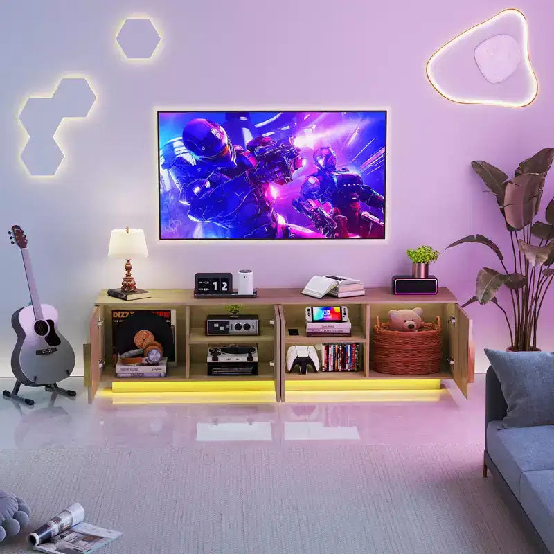 Meuble TV Zevemomo 67,7" à façade cannelée pour téléviseurs jusqu'à 75" avec bandeau LED 16 couleurs, 6 compartiments de rangement pour salon, Chêne naturel