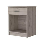 Conçue pour un usage quotidien, cette table de chevet Pictor avec un tiroir, une étagère inférieure et un plateau supérieur offre un look moderne et un rangement fonctionnel.