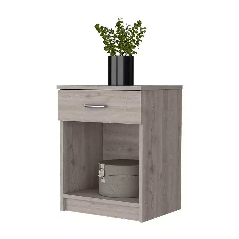 Conçue pour un usage quotidien, cette table de chevet Pictor avec un tiroir, une étagère inférieure et un plateau supérieur offre un look moderne et un rangement fonctionnel.