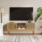 Meuble TV Boho Moderne pour Salon Table Console Multimédia avec Portes Cannelées, Étagères Ouvertes, Meuble de Rangement Convient aux Téléviseurs Jusqu'à 50 Pouces