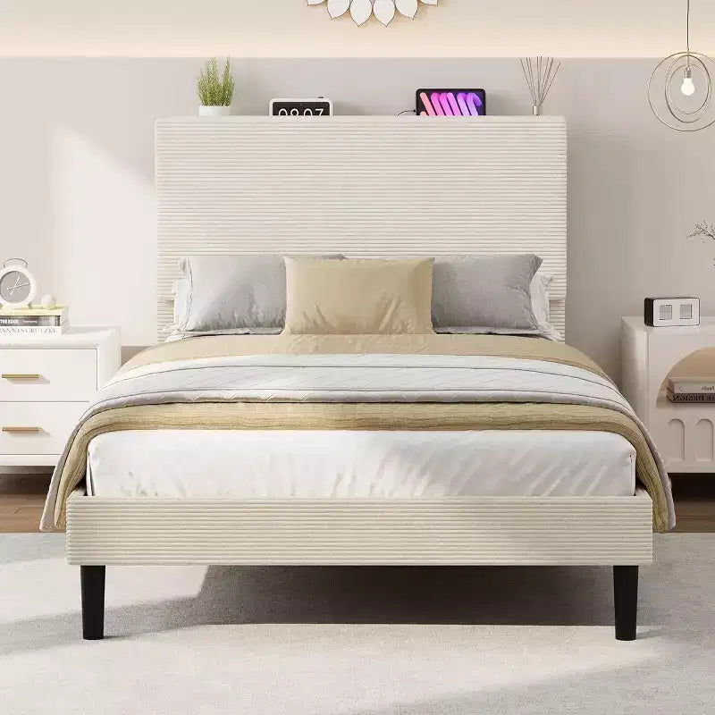 Cadre de lit plateforme rembourré en velours côtelé GustoWave avec tête de lit et station de recharge