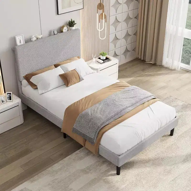 Cadre de lit plateforme rembourré en velours côtelé GustoWave avec tête de lit et station de recharge