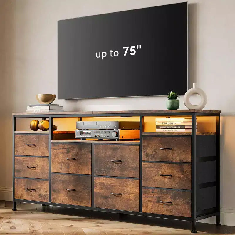 Commode 63,3 pouces pour chambre à coucher, commode TV en tissu à 10 tiroirs avec lumières LED et prises de courant, long meuble TV pour placard