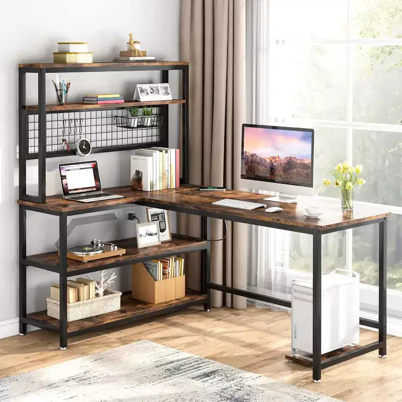 Bureau d'ordinateur d'angle Lantine de 55 pouces, bureau réversible avec chargement sans fil et étagère, pour bureau à domicile, marron