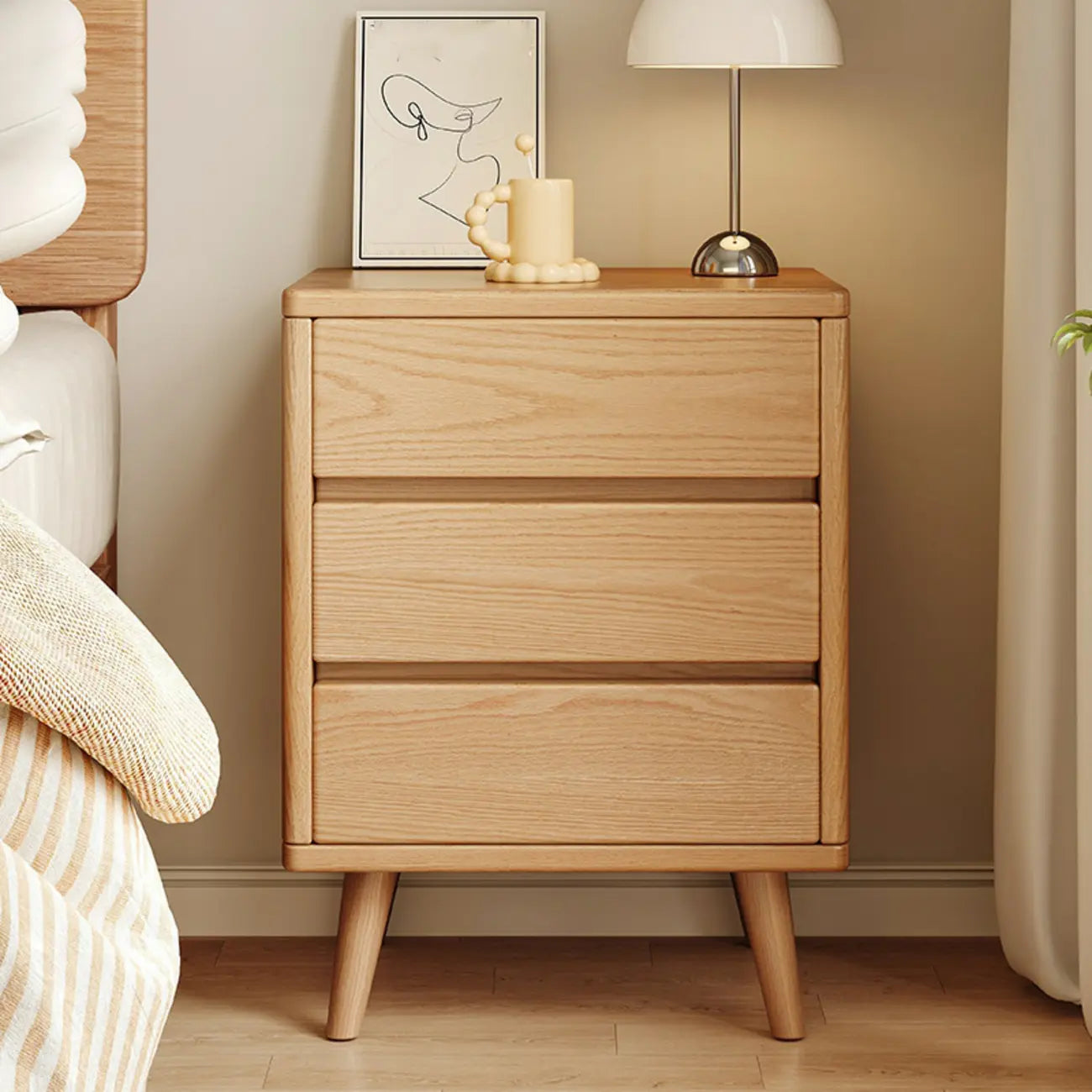 Table de chevet en bois au fini naturel avec tiroirs