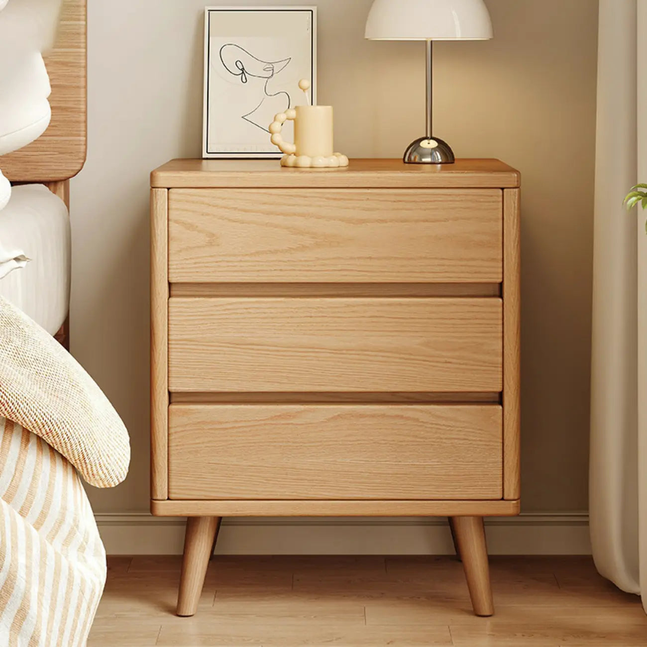 Table de chevet en bois au fini naturel avec tiroirs