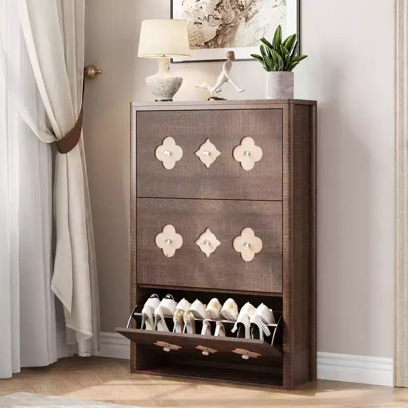 Meuble à chaussures Garvee avec 3 tiroirs basculants sculptés, poignées en cristal, meuble de rangement pour chaussures avec étagère réglable, meuble à chaussures de rangement en bois