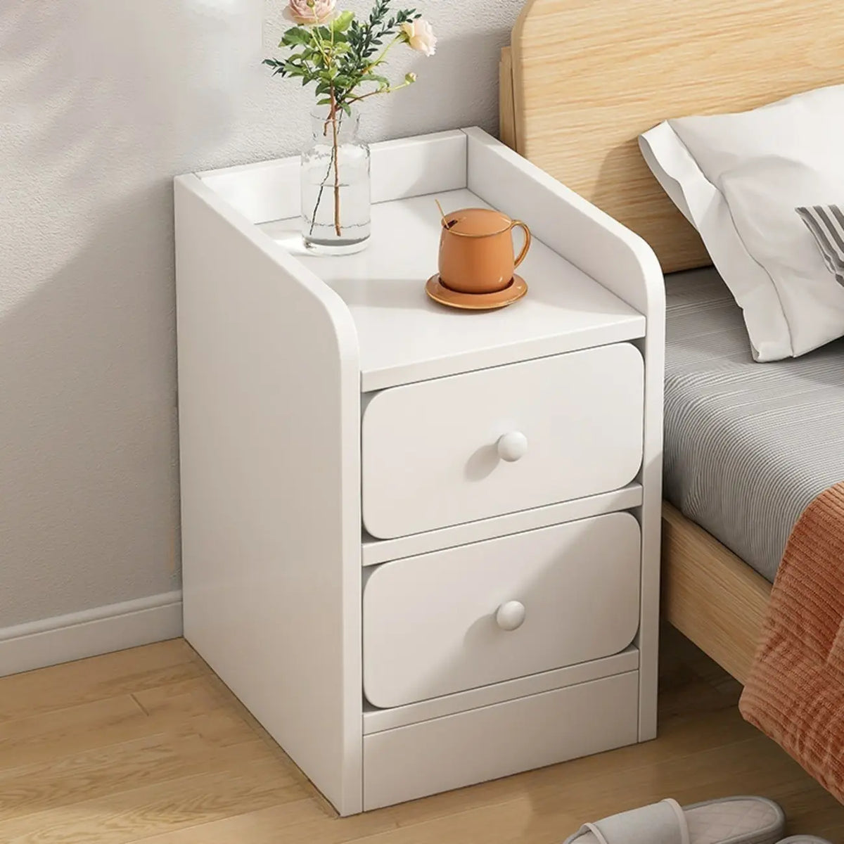 Table de chevet étroite scandinave en bois à 2 tiroirs