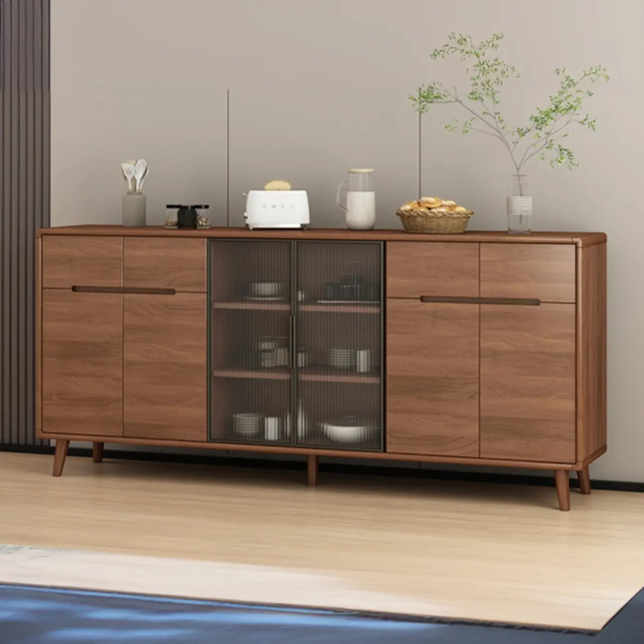 Buffet en bois moderne avec de spacieux placards de rangement