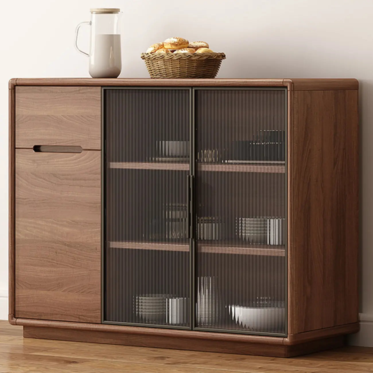 Buffet en bois moderne avec de spacieux placards de rangement