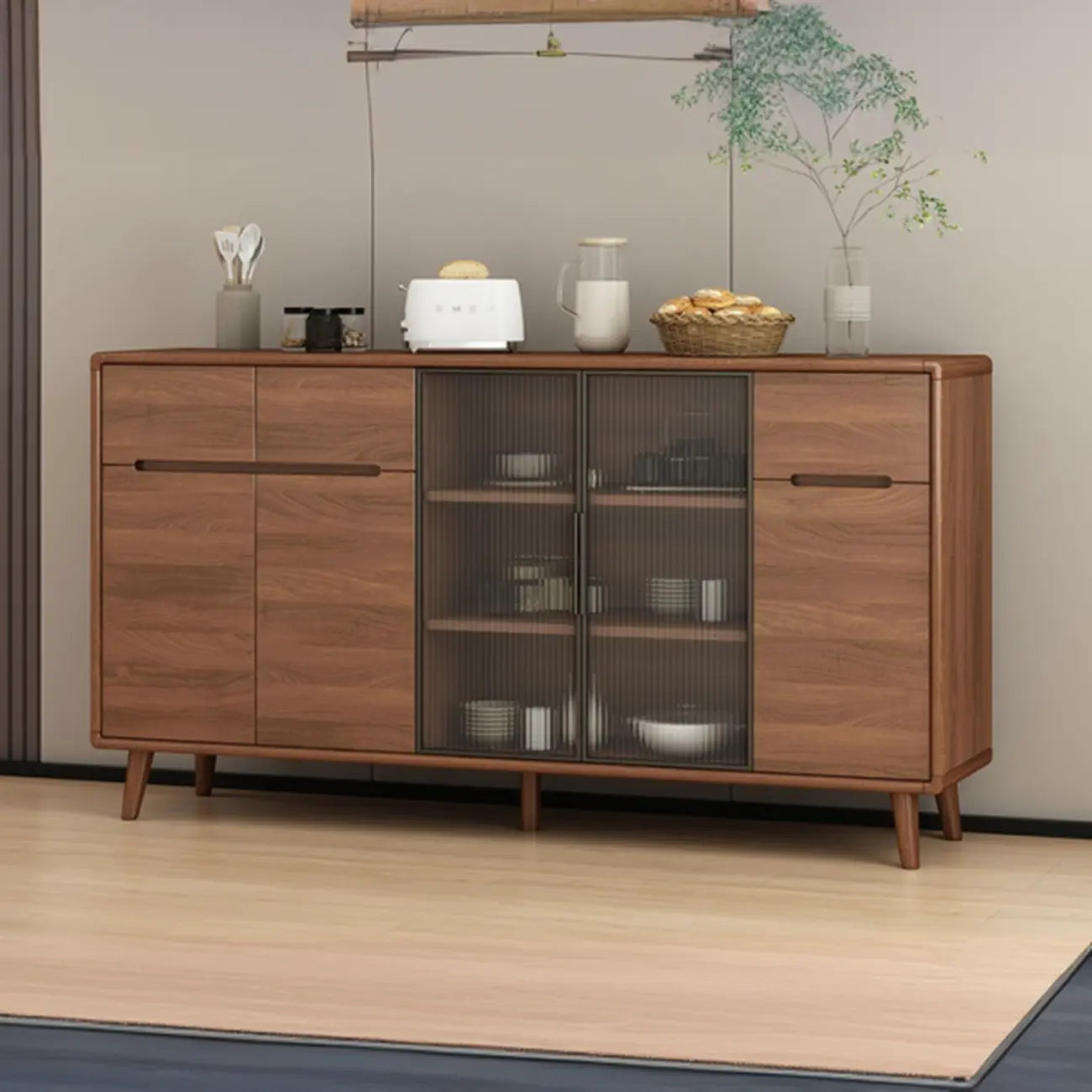 Buffet en bois moderne avec de spacieux placards de rangement