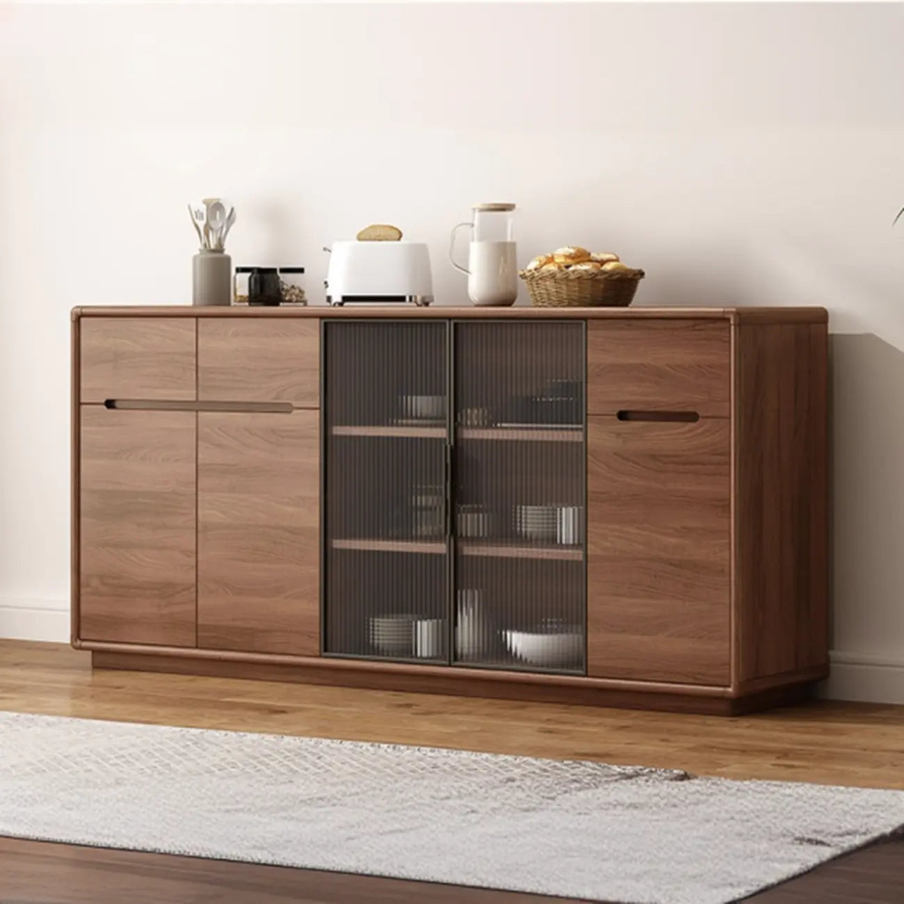 Buffet en bois moderne avec de spacieux placards de rangement