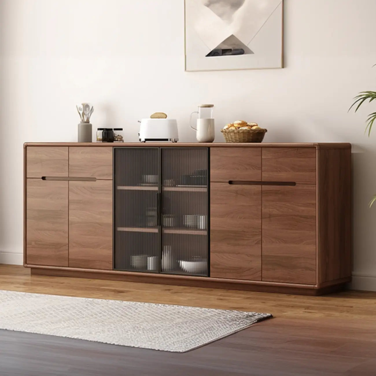 Buffet en bois moderne avec de spacieux placards de rangement