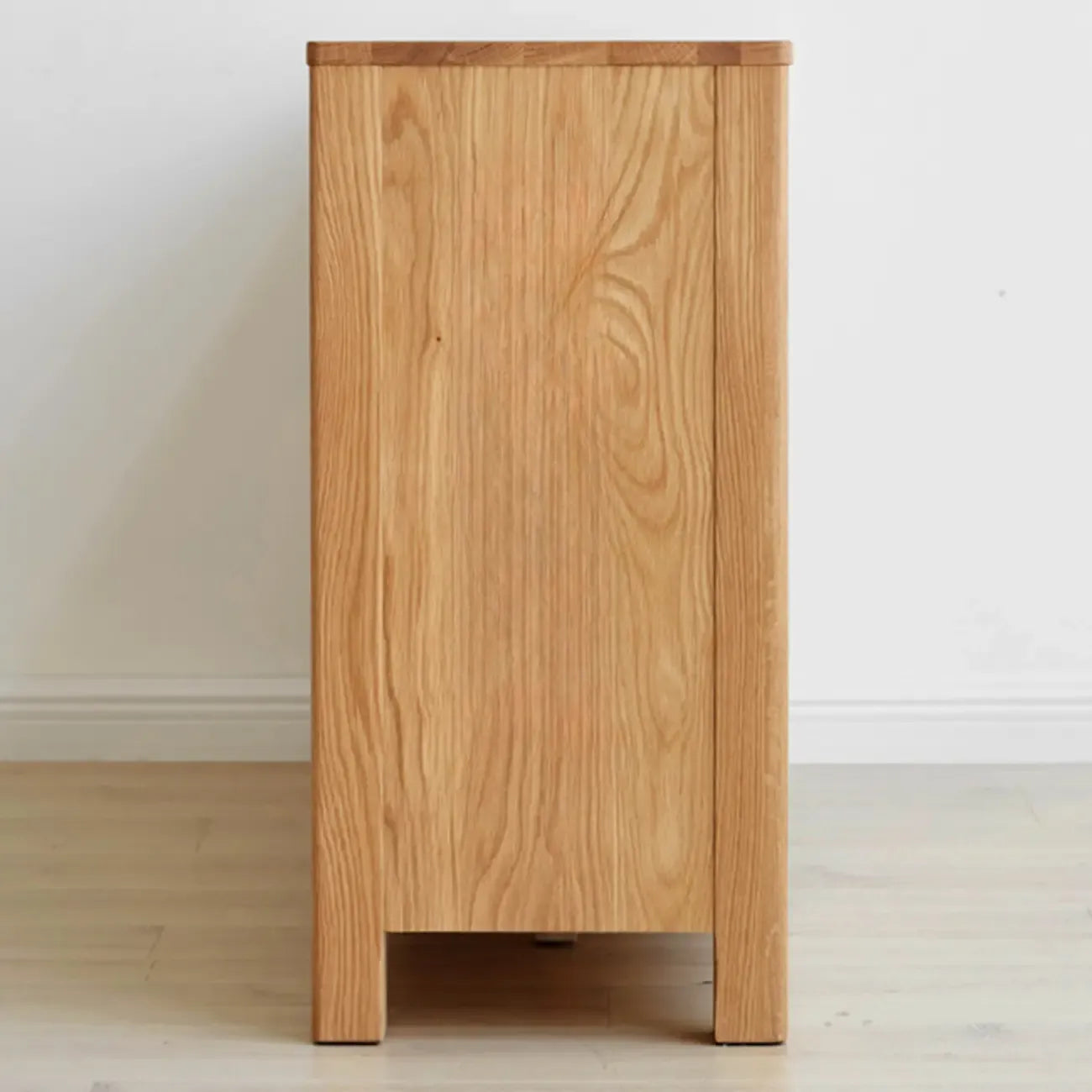 Buffet moderne en bois avec étagères et tiroirs