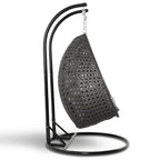 LeisureMod Fauteuil suspendu œuf 2 places avec support - Balançoire / hamac de patio en rotin osier pour extérieur/intérieur avec coussins