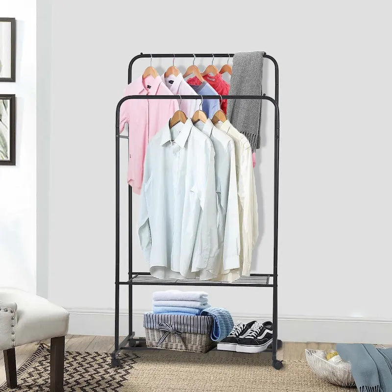 Portant à vêtements roulant en métal avec étagère