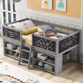 Lit mezzanine bas Whisen de 198 cm (78 po) de long x 99 cm (39 po) de large, format jumeau, avec deux étagères mobiles et une échelle, et une barrière décorative tableau noir