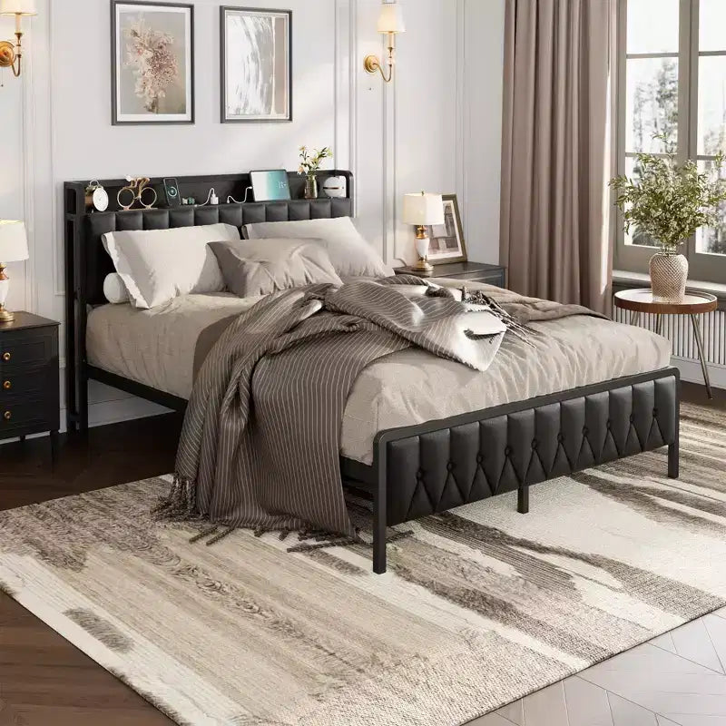 Cadre de lit double avec revêtement en similicuir PU, tête de lit capitonnée avec station de recharge, cadre de lit plate-forme double entièrement métallique avec rangement, noir