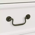Commode de rangement Famapy Blanche à 9 Tiroirs : Design Élégant avec Poignées en Laiton Antique et Plateau Rustique pour un Attrait Particulier