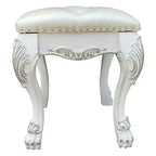 Fauteuil d'appoint Dresden II 20 po en PU/fini blanc cassé - Acme Furniture : esprit romantique, dossier à oreilles couleur champagne, garniture cloutée