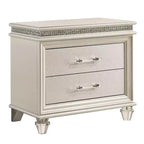 Ensemble de chambre en granit 3 pièces California King avec table de chevet et commode Blanc perle - HOMES: Inside + Out